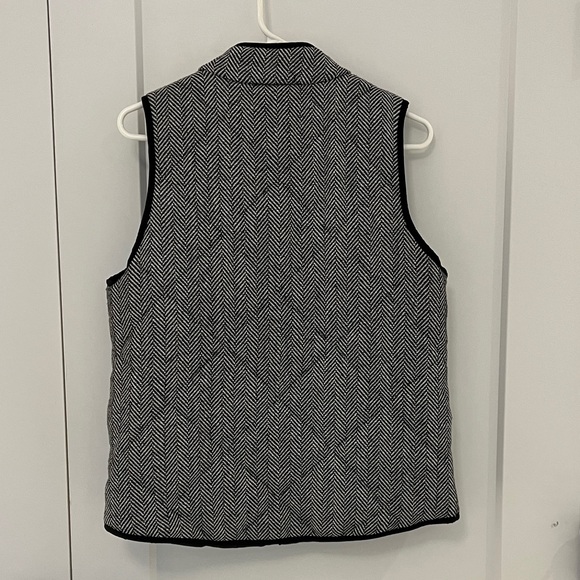 Women's Black and White Herringbone Puffer Vest - Picture 6 of 7